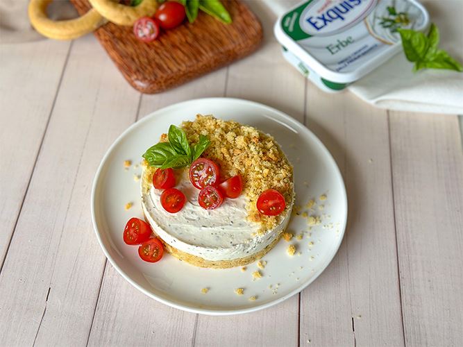 Cheesecake salata con Exquisa alle Erbe e pomodorini