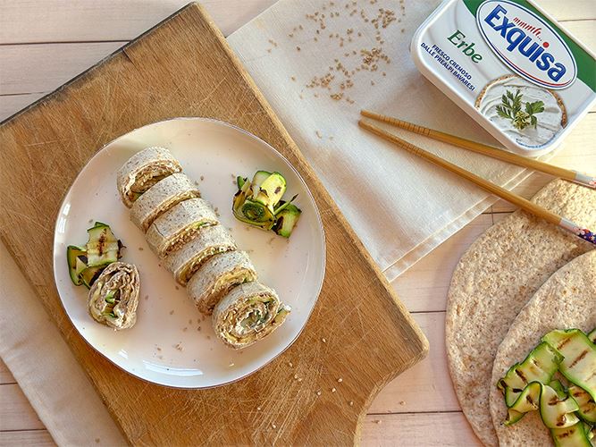 Rotolini di piadina con Exquisa alle erbe e verdure grigliate