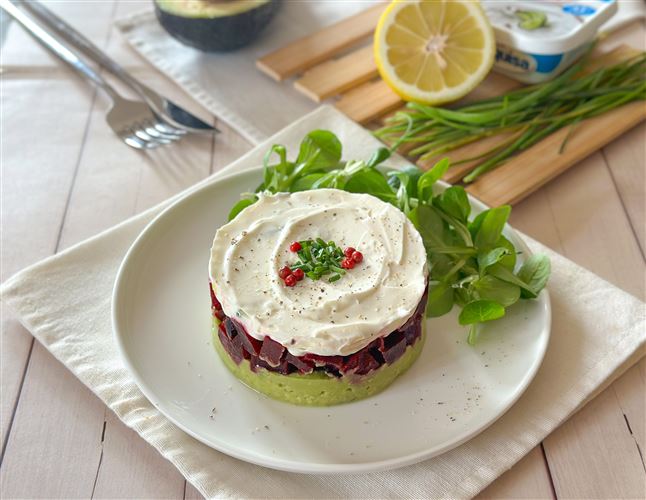 Tartare di barbabietola e avocado con Exquisa light