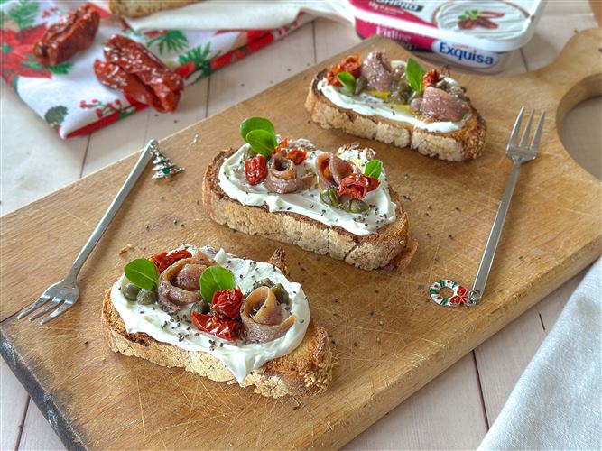 Bruschettona pomodori secchi, capperi e alici