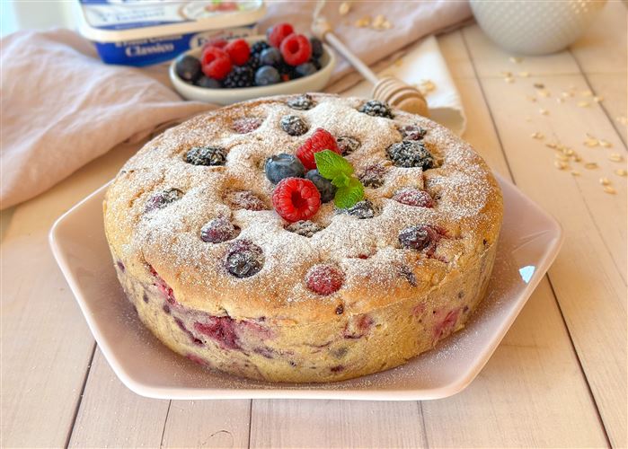 Torta di avena e frutti di bosco