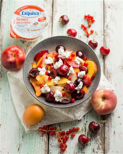Macedonia di frutta con fiocchi di latte. L'alleato per gli sportivi!