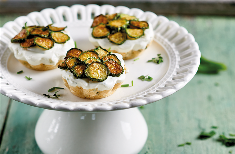 Mini cheesecake salate alle zucchine e menta