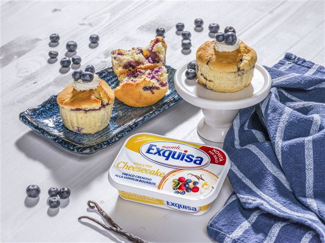 Muffin con crema spalmabile cheesecake e mirtilli