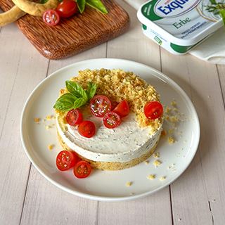 Cheesecake salata con Exquisa alle Erbe e pomodorini