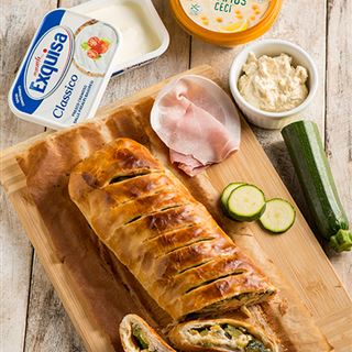 Strudel con zucchine e hummus di ceci, una gustosa variante salata