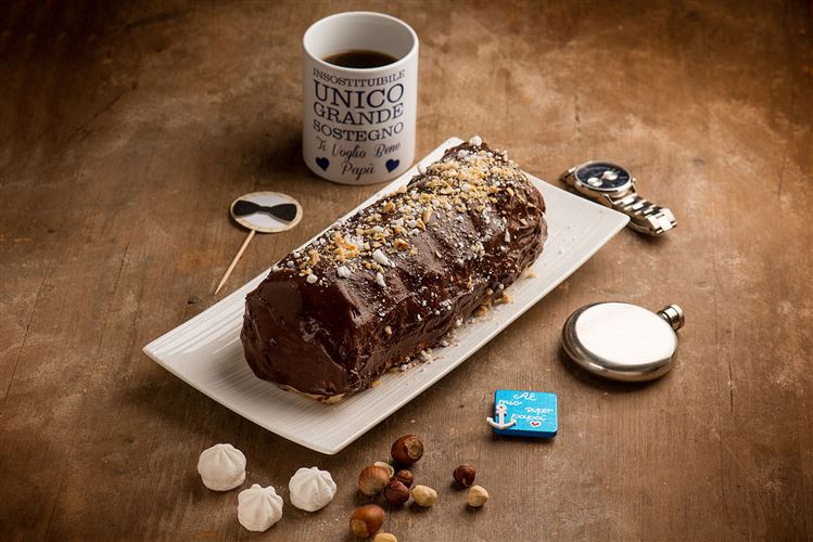 Semifreddo con Skyr e amaretti, una delizia al cioccolato